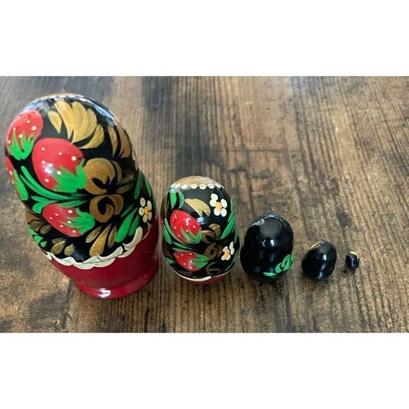 Vintage Matryoshka Nesting Dolls Wooden Babushka 5 Dolls Set/ Made in USSR - Picture 3 of 8
